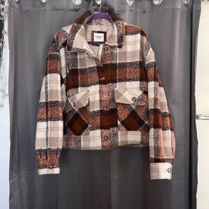 Abercrombie plaid cropped cozy shirt jacket